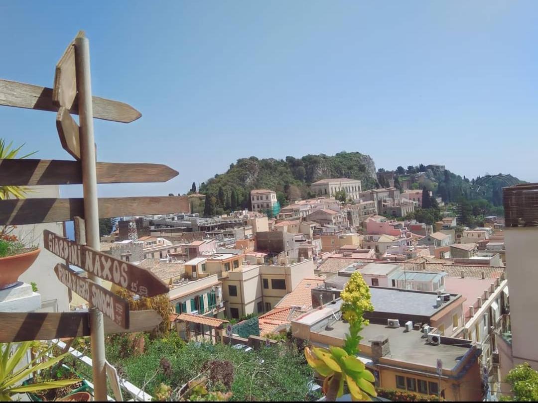 "Little Sicilian Home"-Room With A Private Bathroom & Kitchen -Fridge - And Shared A Beautiful Terrace On Hostel Taormina Center Kültér fotó